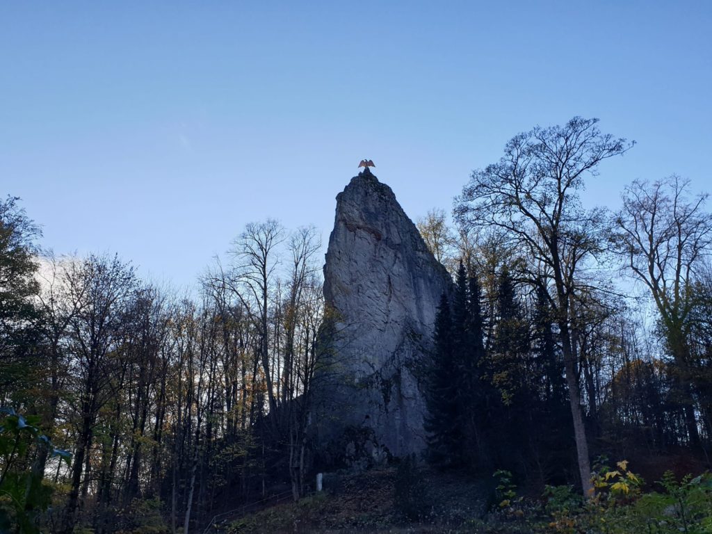 Aufnahme von weit im Herbst